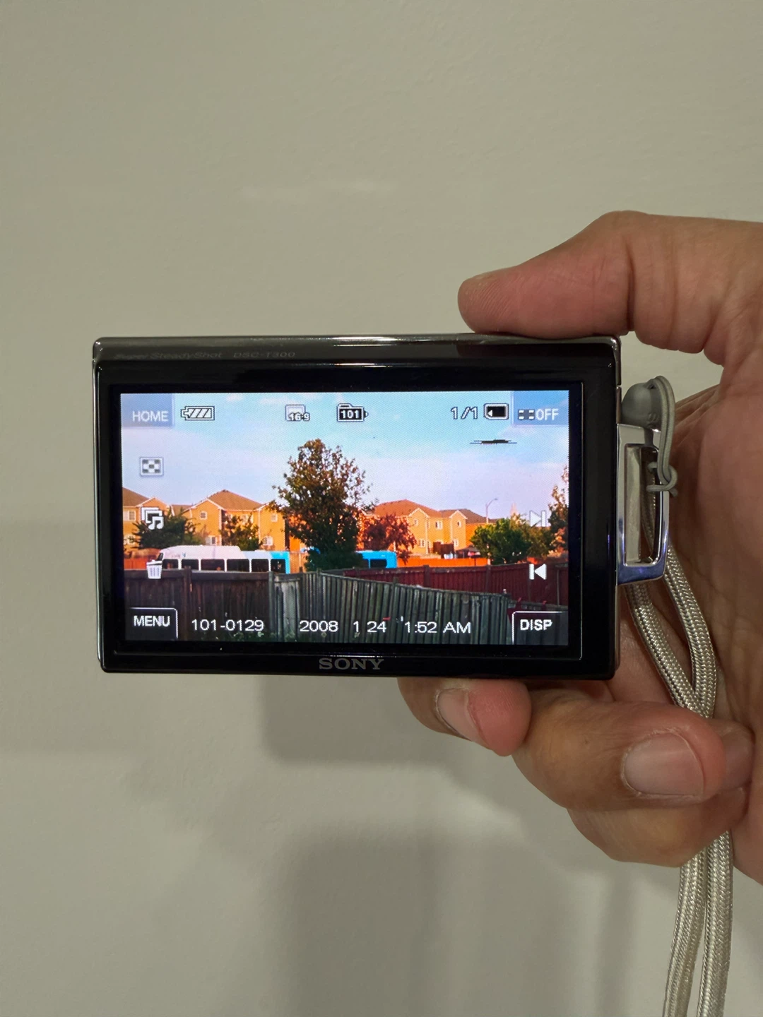 Sony Cyber-shot DSC-T300 camera *(HAS ONE DEAD PIXEL)* - photo 2