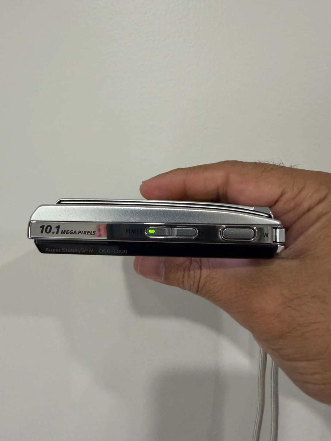 Sony Cyber-shot DSC-T300 camera *(HAS ONE DEAD PIXEL)* - photo 4