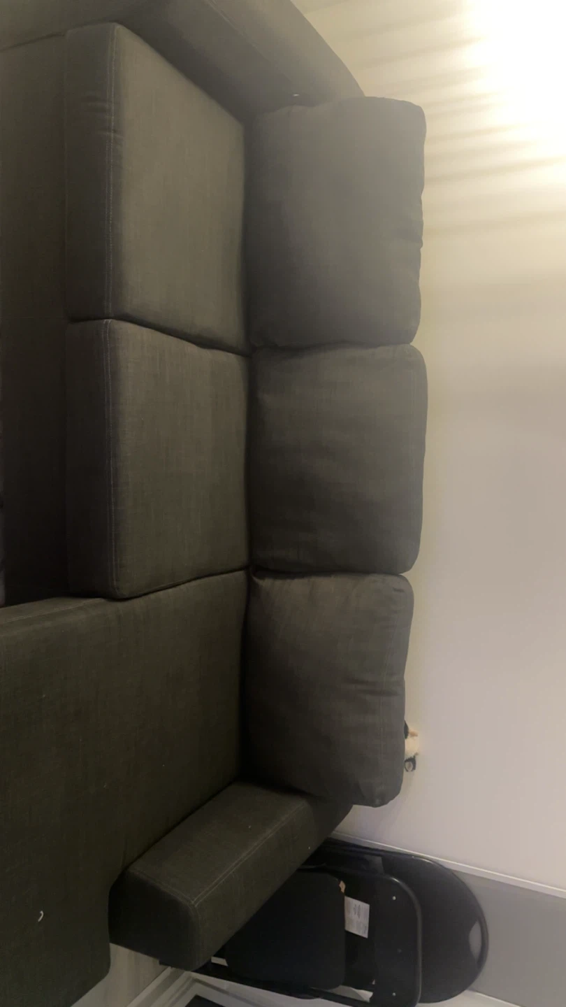Couch - photo 3