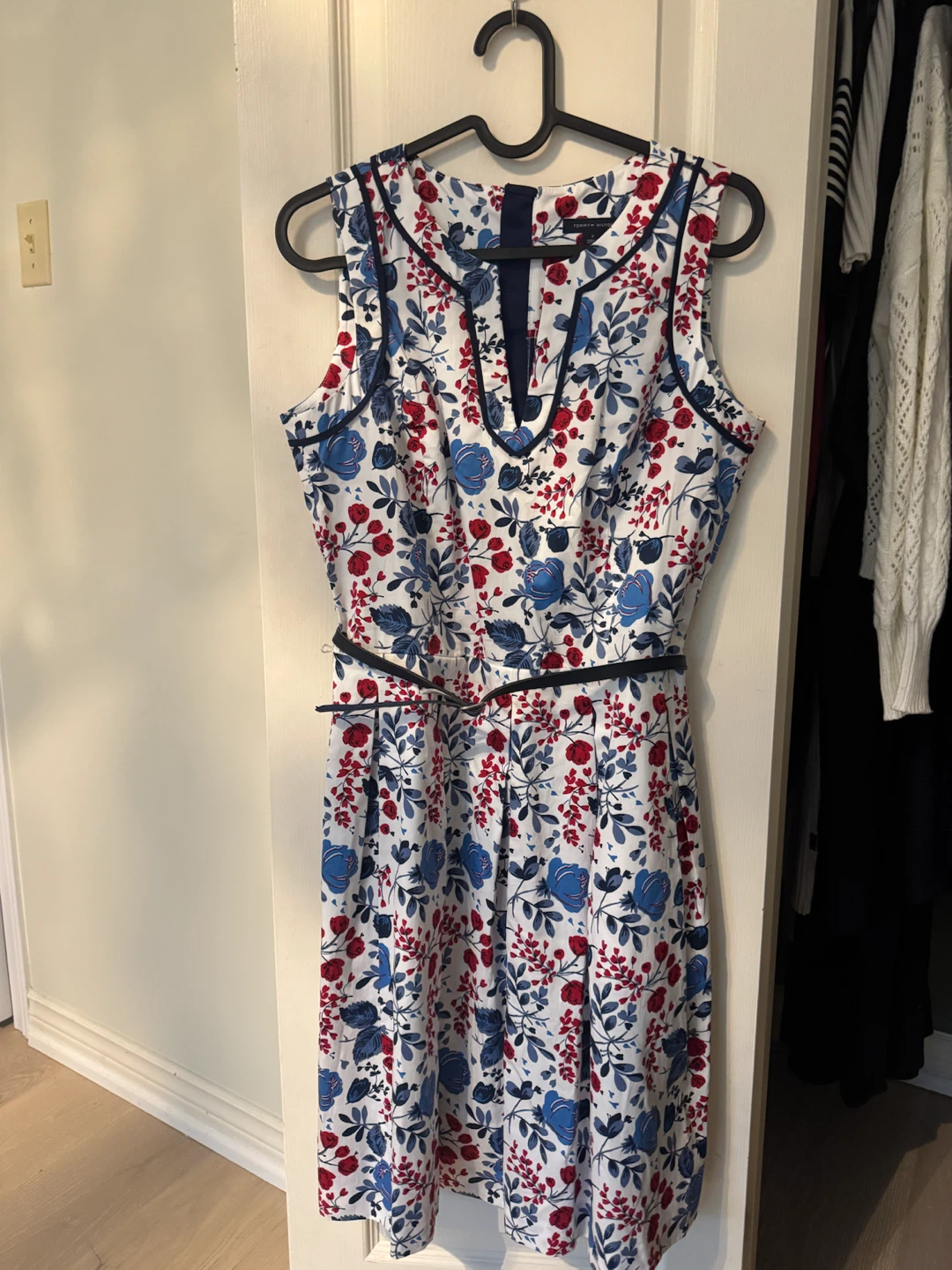 NWT Tommy Hilfiger Floral Sleeveless Dress Size 2 - photo 2