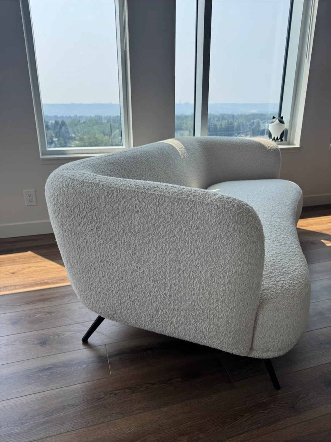 White couch - photo 2