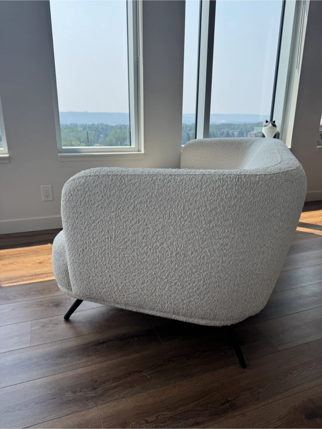 White couch - photo 4