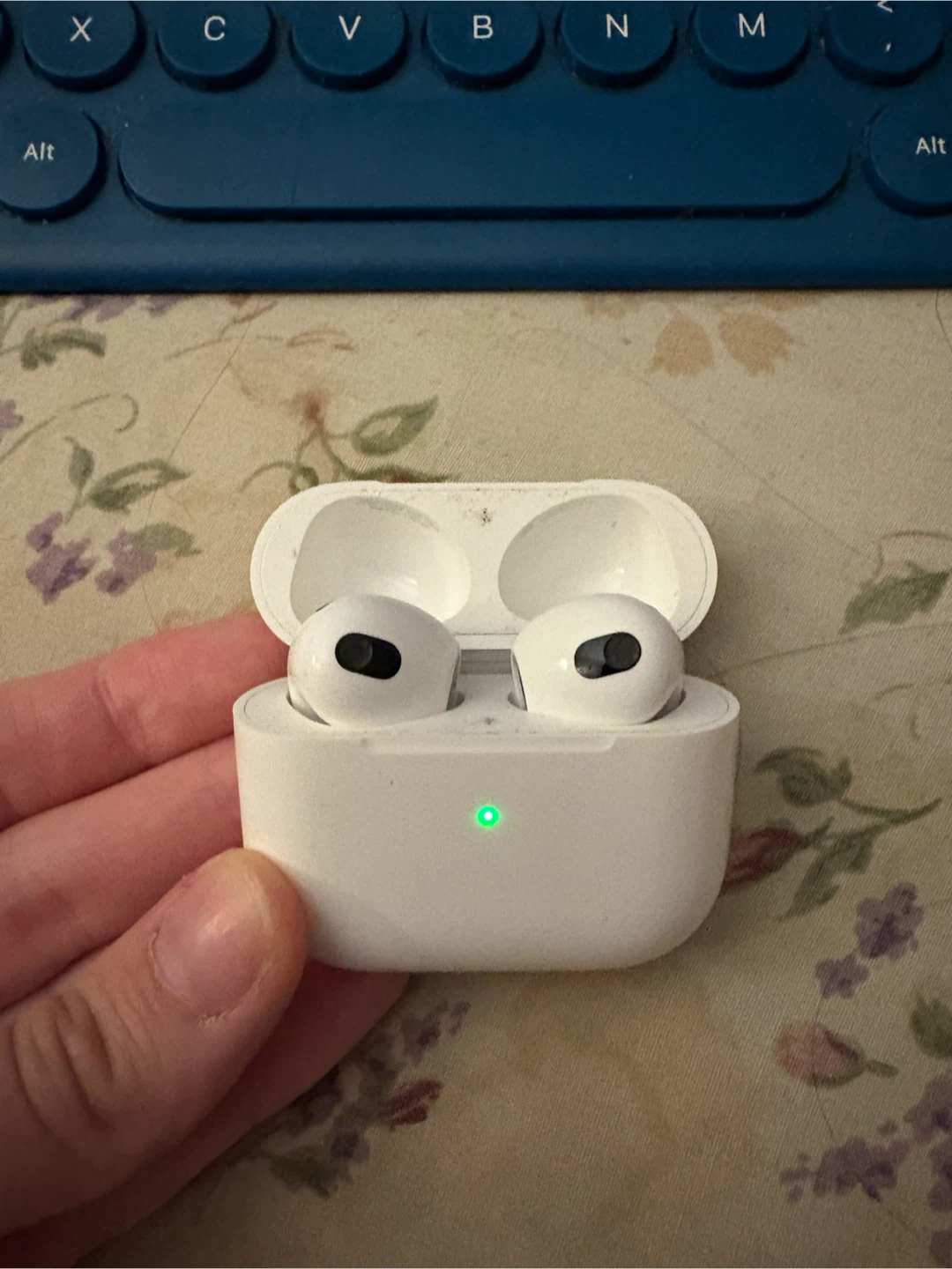 Apple AirPods 3rd Generation - photo 3