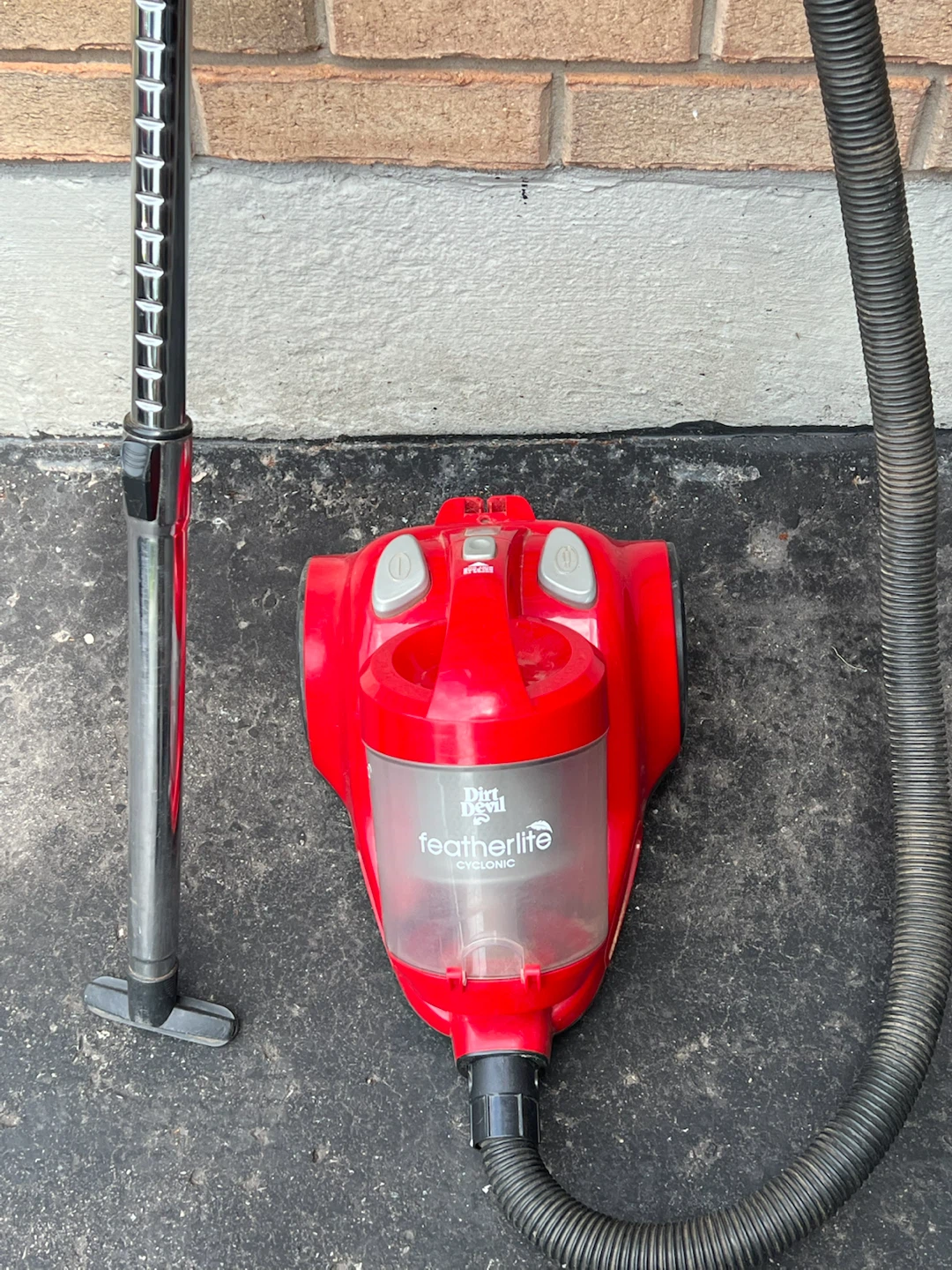 Dirt Devil Featherlite Vacuum Cleaner - photo 2