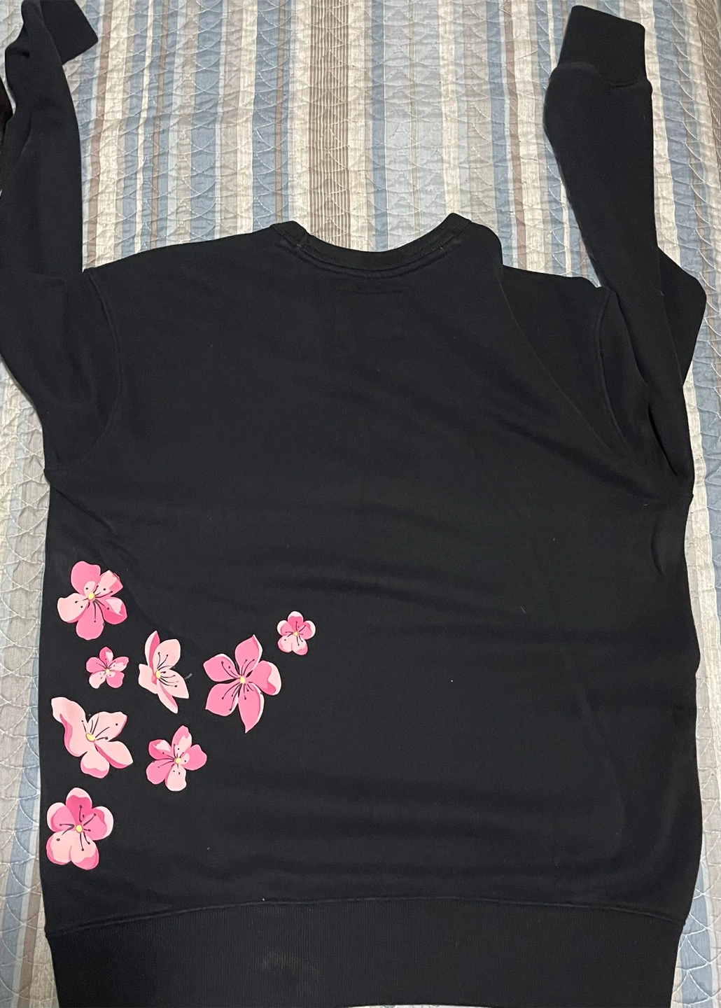 Hollister Black Cherry Blossom Graphic Crewneck Sweatshirt XS - photo 3