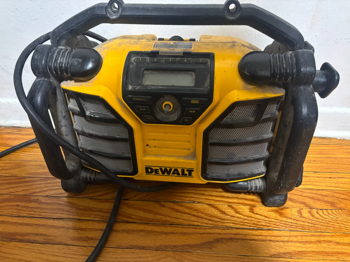 DeWalt DCR015 12V/20V Max Lithium Ion Worksite Radio Charger