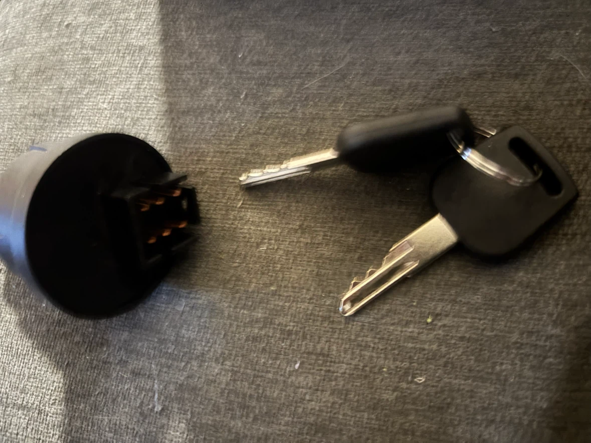 Ignition Switch with Keys - photo 2