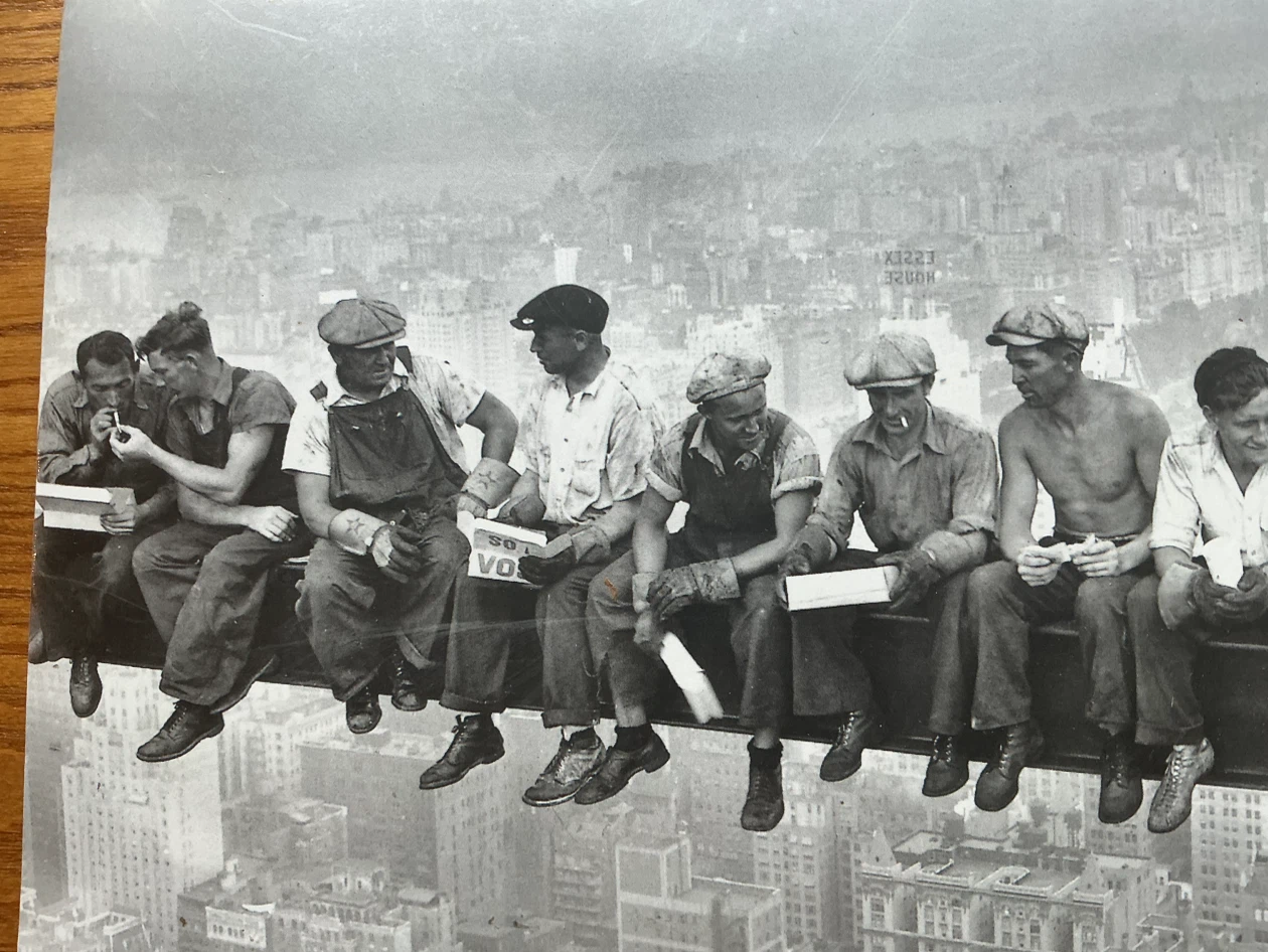 Lunchtime Atop a Skyscraper, New York 1932 Wall Art Print - photo 3