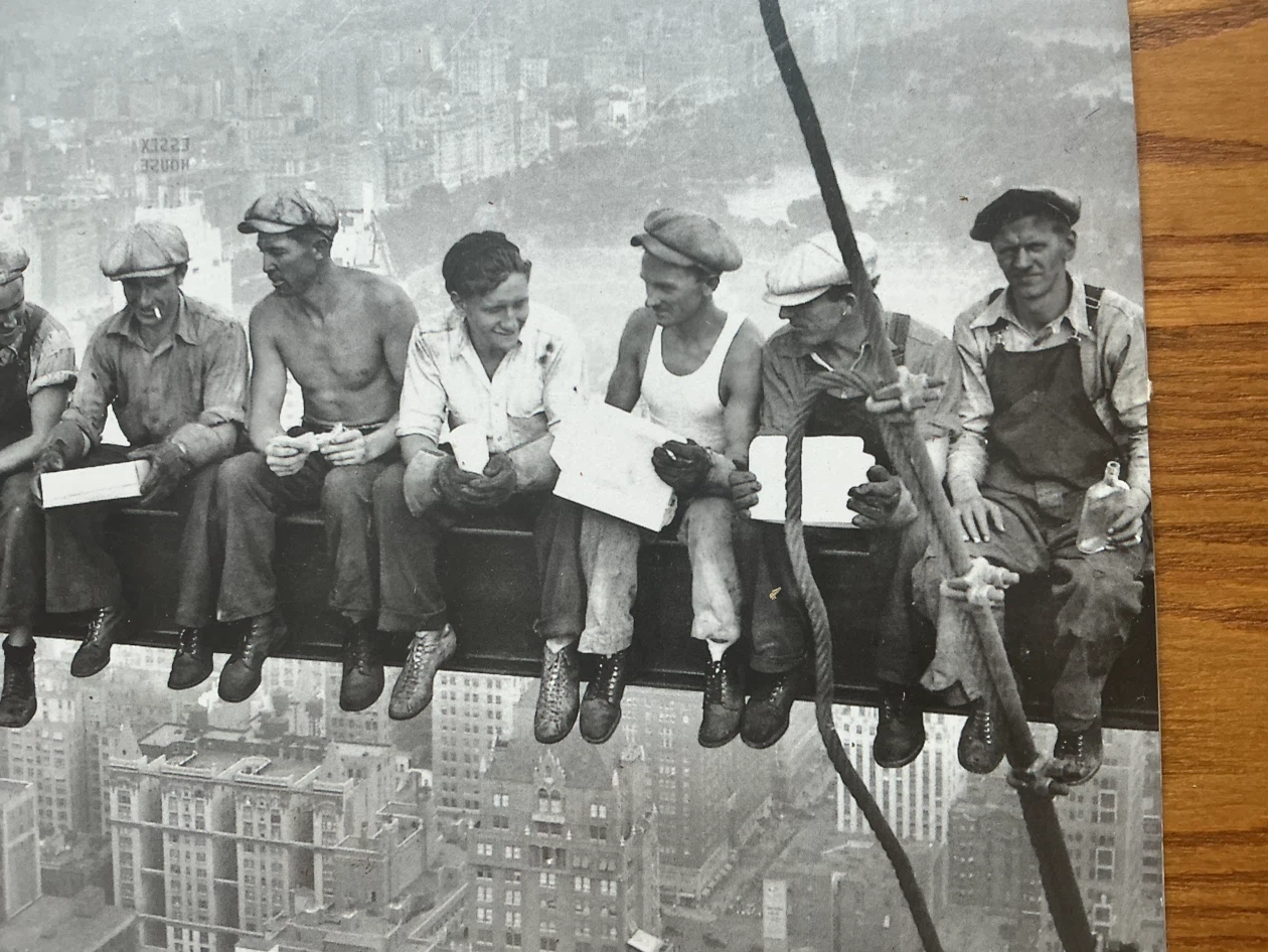 Lunchtime Atop a Skyscraper, New York 1932 Wall Art Print - photo 4