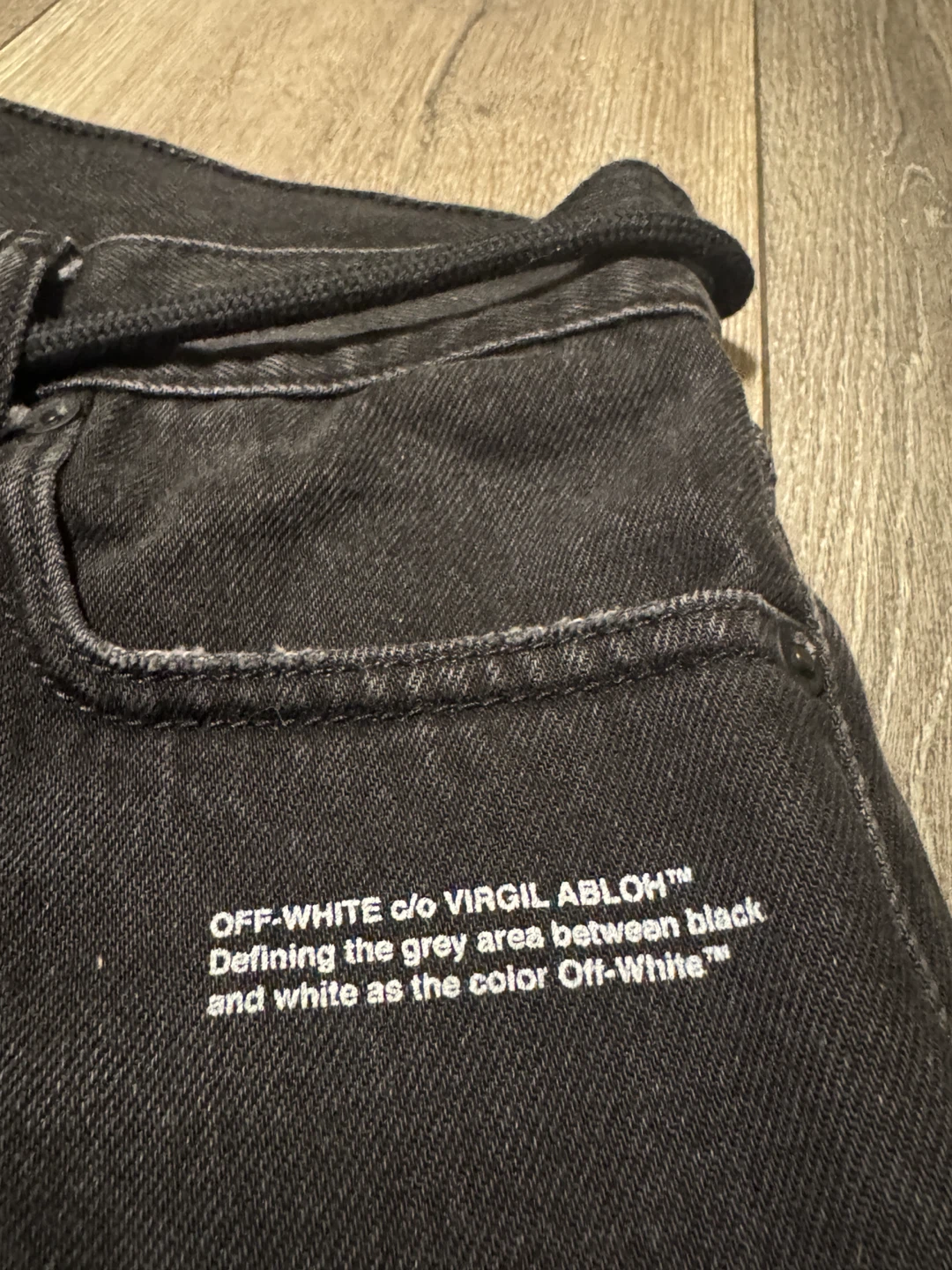 Off-White Black Denim Shorts – Size 33 - photo 2