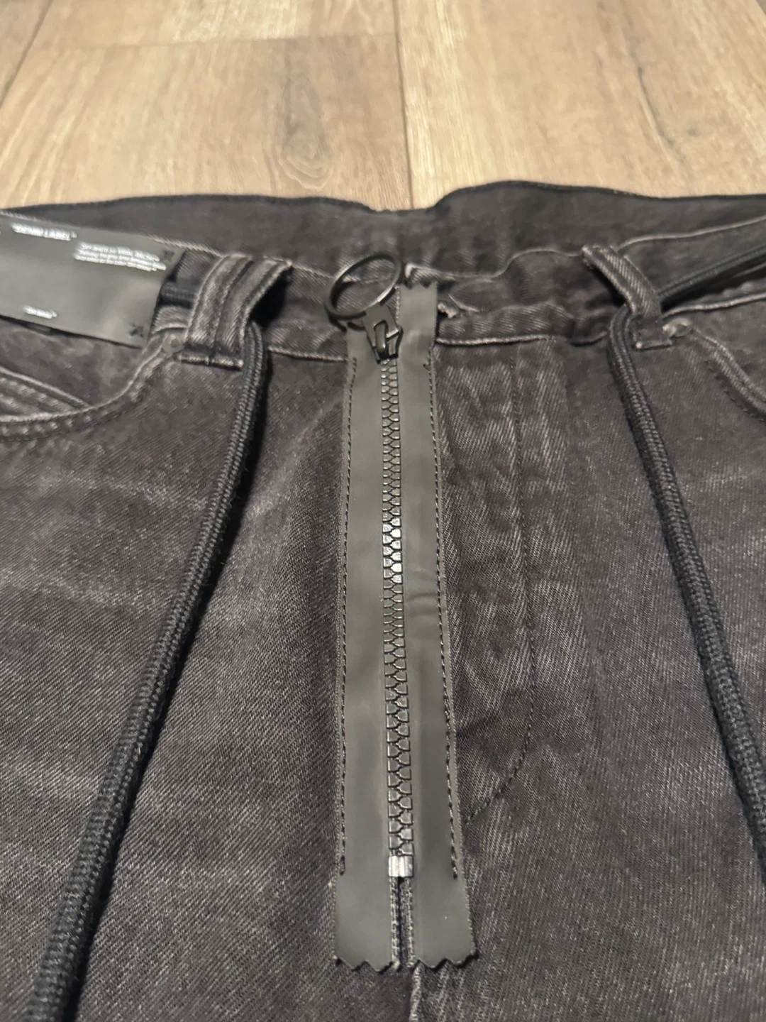 Off-White Black Denim Shorts – Size 33 - photo 3