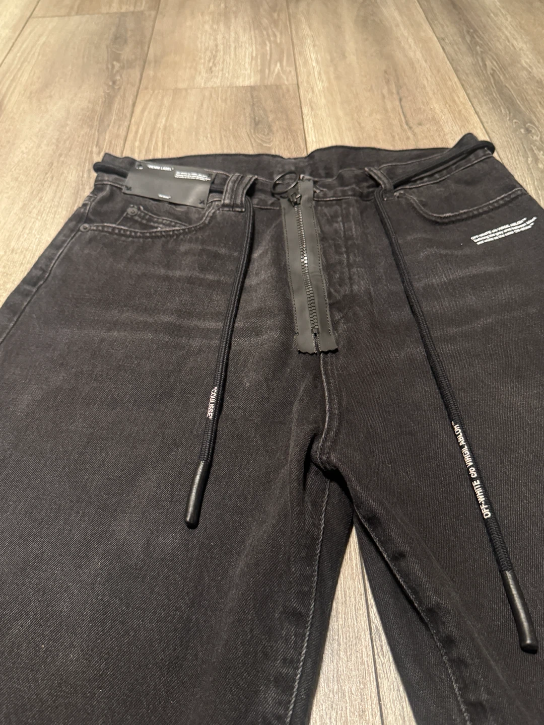 Off-White Black Denim Shorts – Size 33 - photo 4