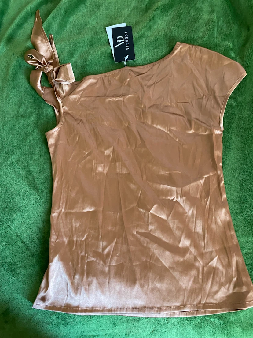 VIDUSSA Women's Satin One-Shoulder Top - photo 2