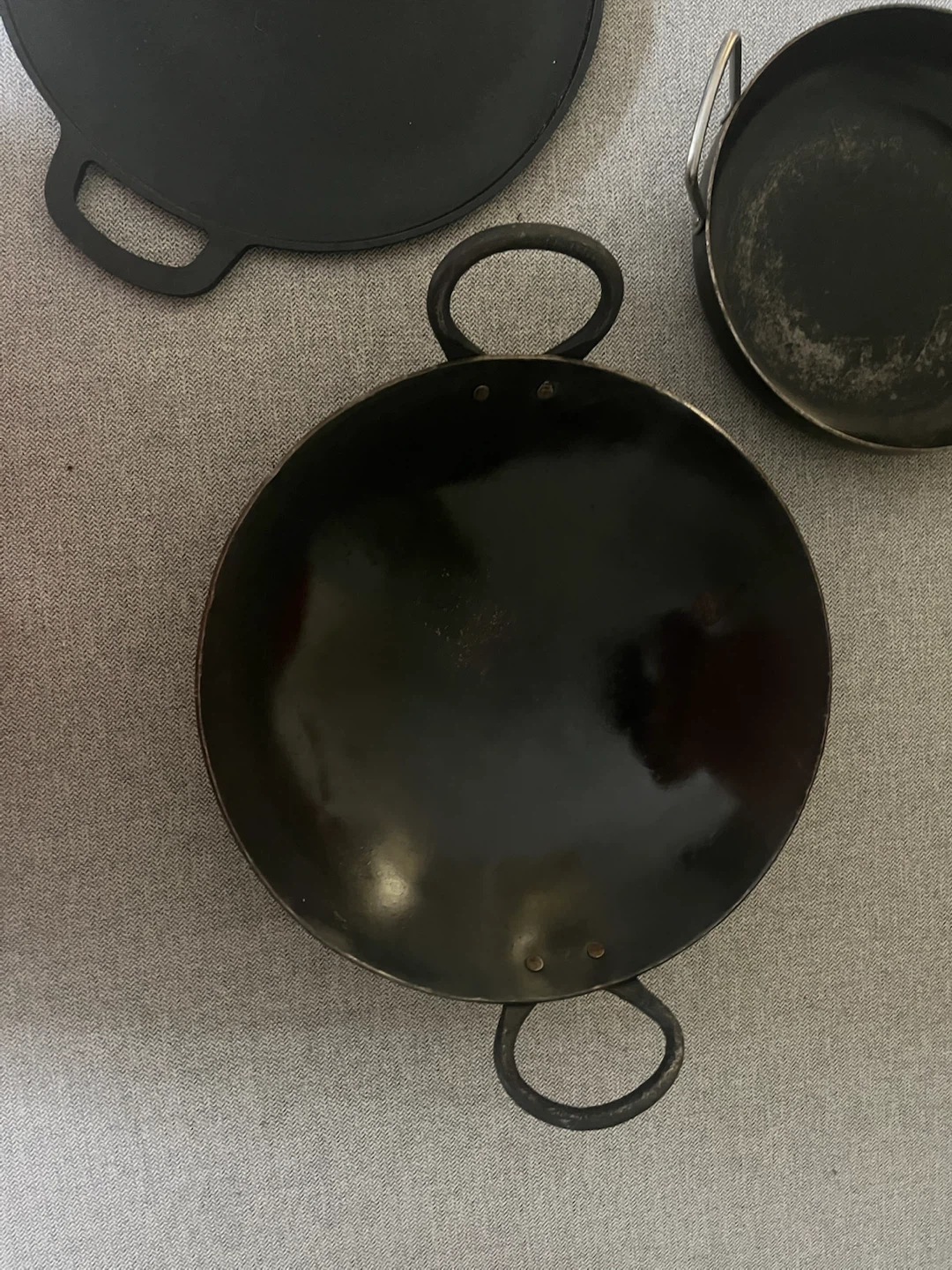 Set of 3 cast iron  tawa, wok and small pan - photo 2