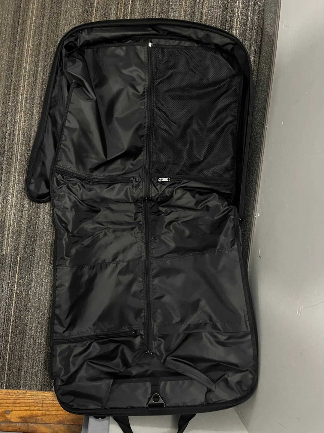 Amazon Basics Garment Bag for Travel - photo 5