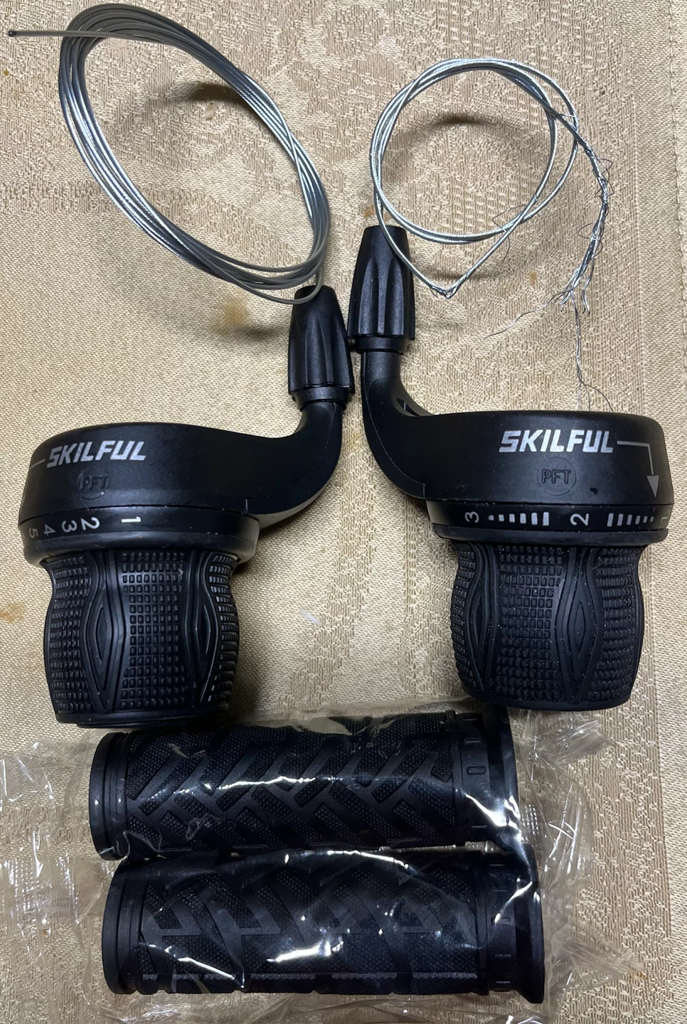 SKILFUL Bike Gear Shifters with Grips