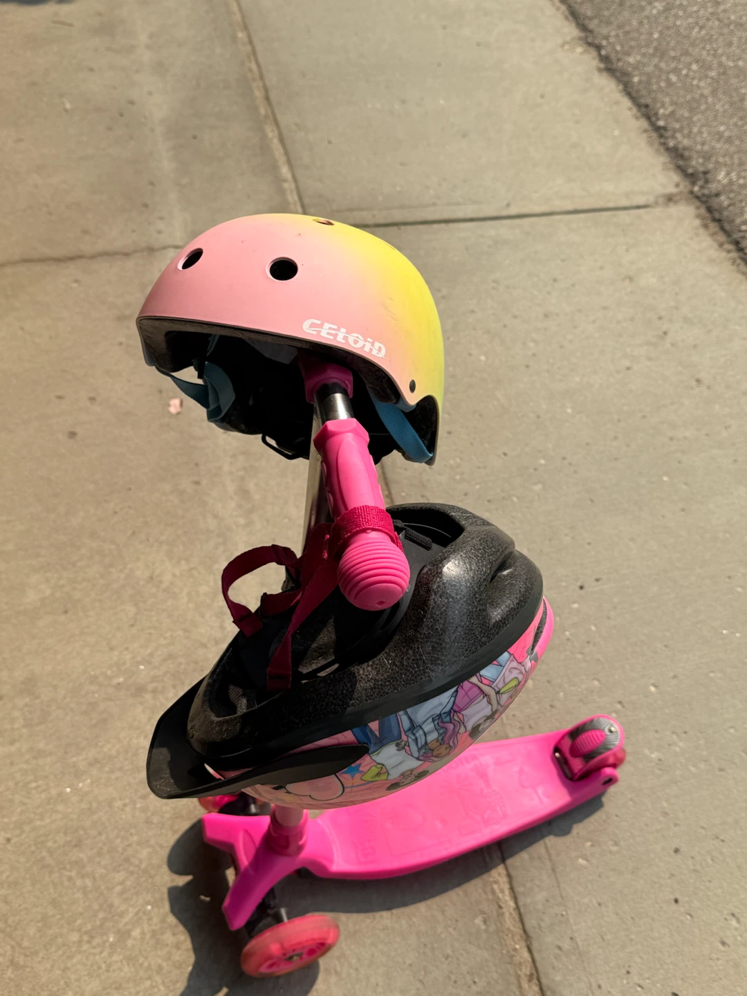 Pink 3-Wheel Scooter with Helmets - photo 4