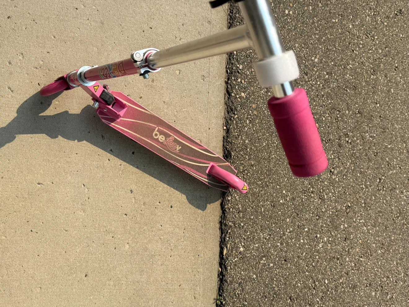Pink 3-Wheel Scooter with Helmets - photo 5