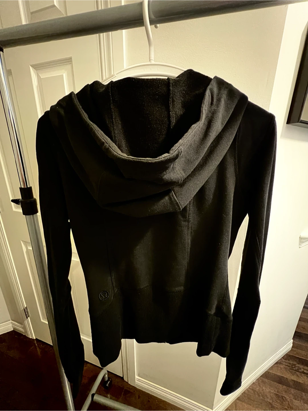 Lululemon Black Front Horizontal Pockets Hoodie - photo 2