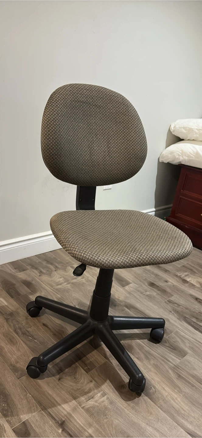 Office Chair - Swivel, Rolling Base - photo 2