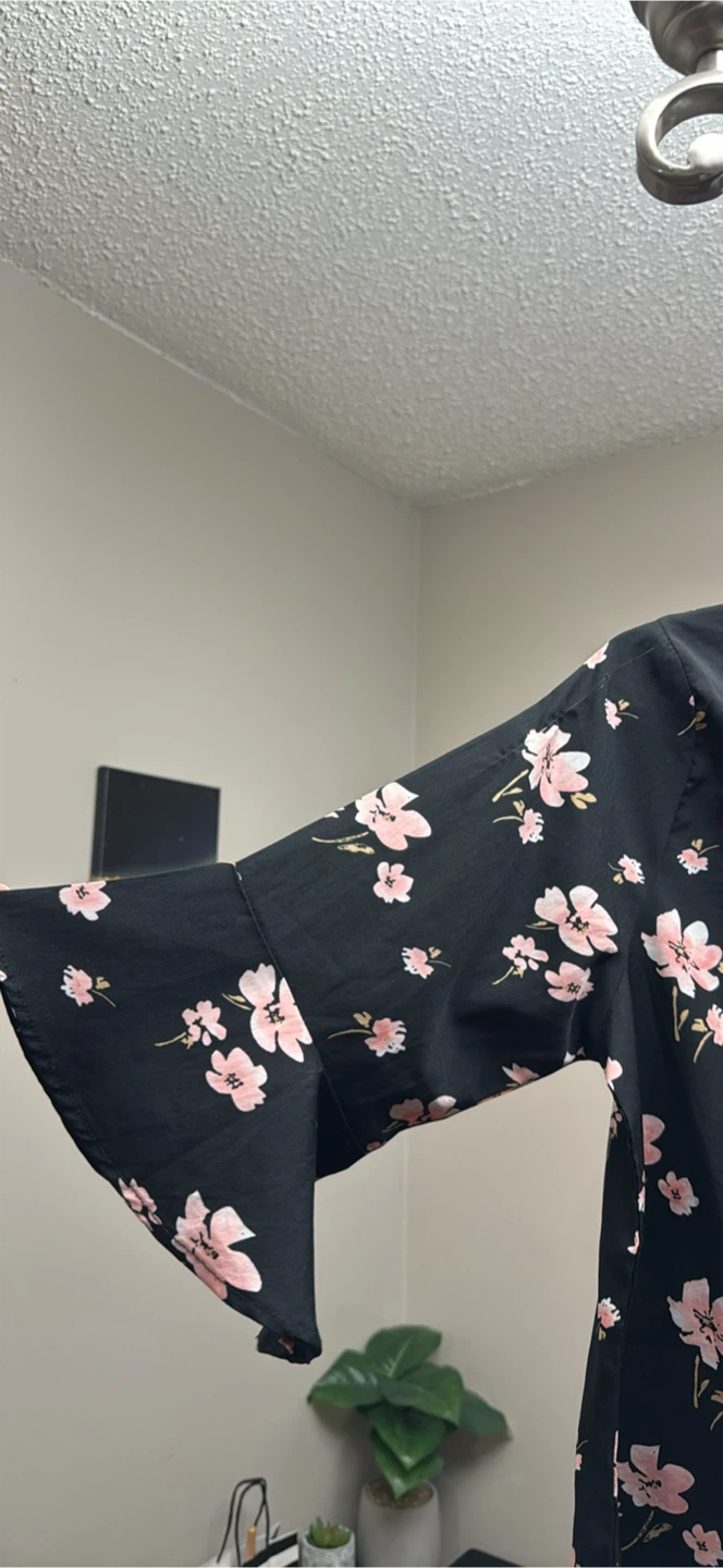 HARPA Black Floral Bell Sleeve Top Size L - photo 4