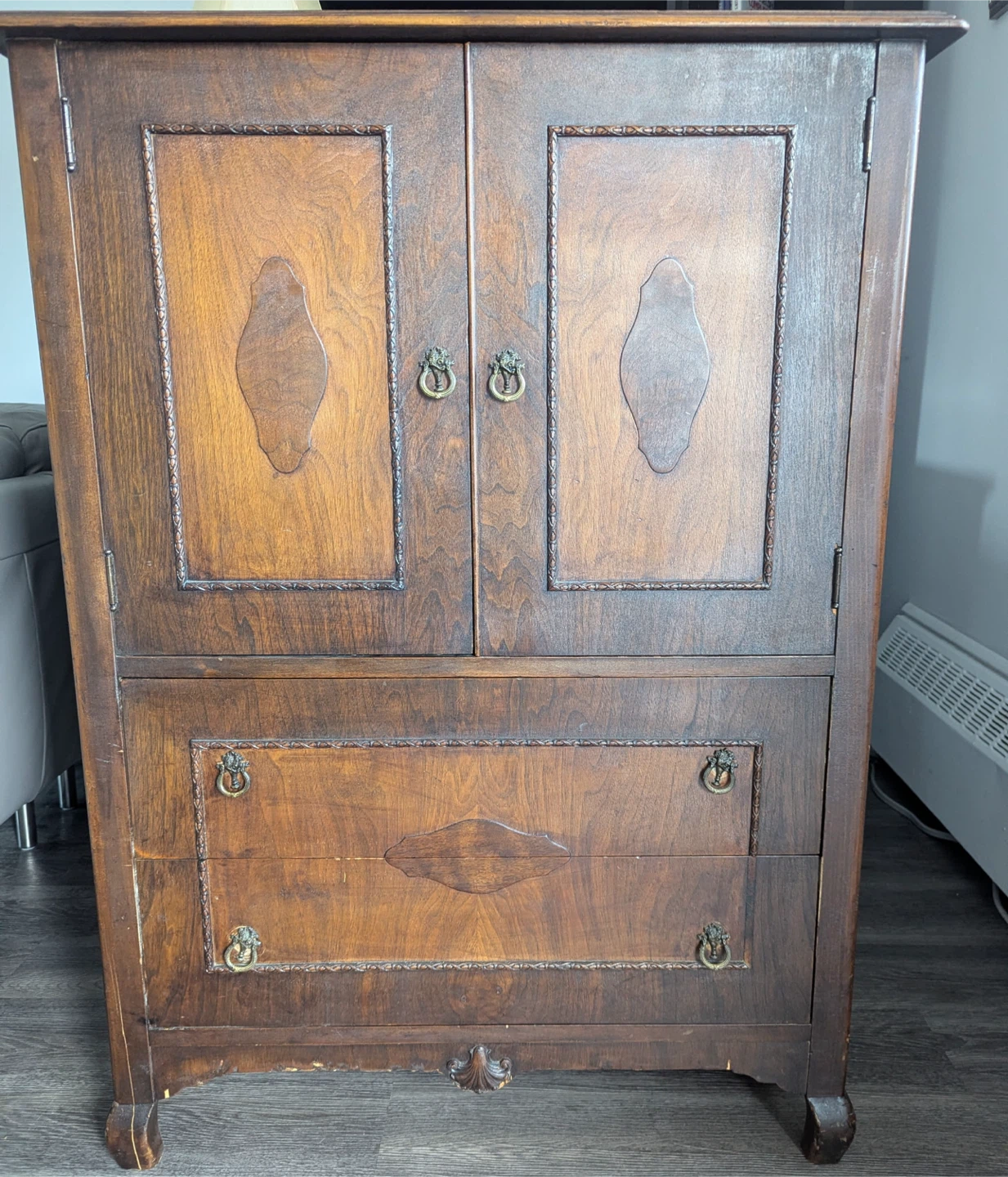 Gentleman’s dresser