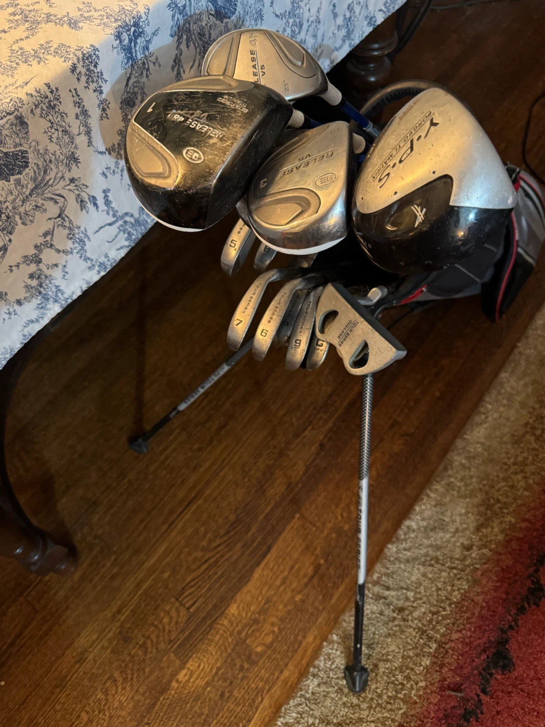 Release and Tour Series Club Set with Bag