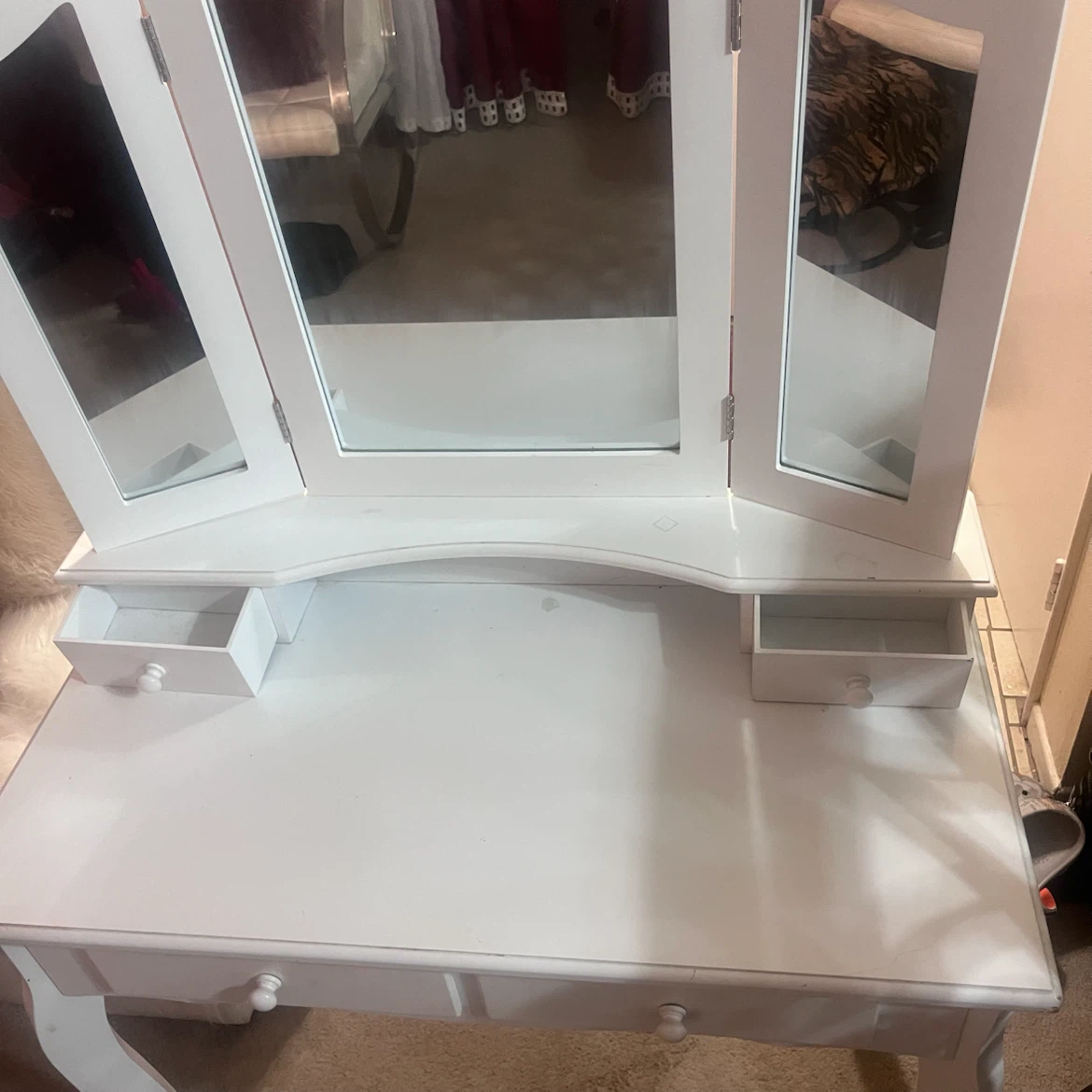 White Tri-Fold Vanity Makeup Desk with Drawers - photo 4