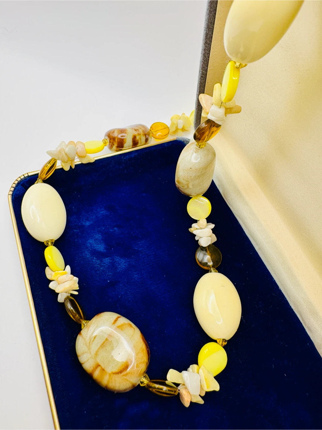 Chunky Beaded Necklace - Yellow & Cream Tones - photo 4