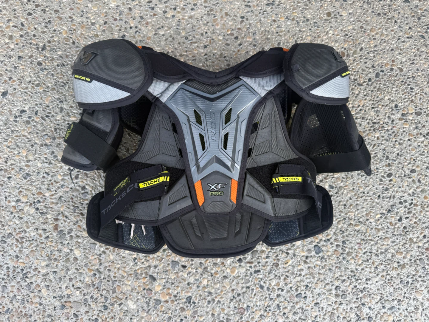 CCM XF Pro hockey shoulder pads  Small & CCM FT6 men medium - photo 4