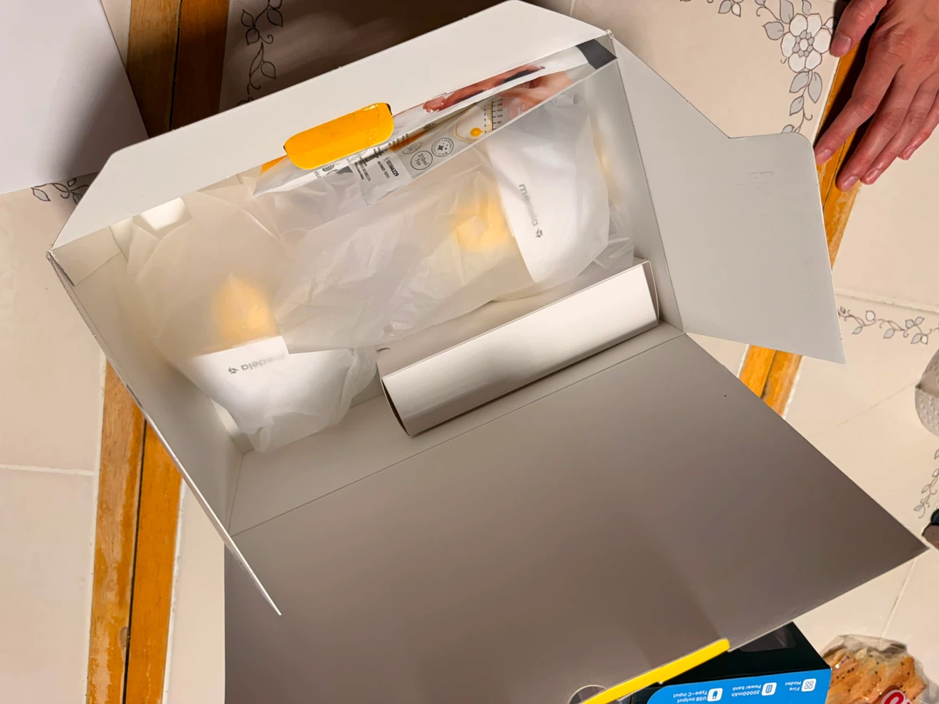Medela Motion InBra Double Electric Breast Pump - photo 2