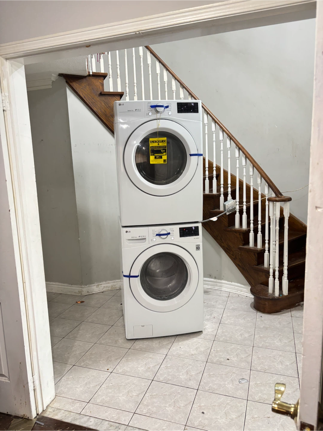 Like NEW 2024 washer dryer with warranty can DELIVER