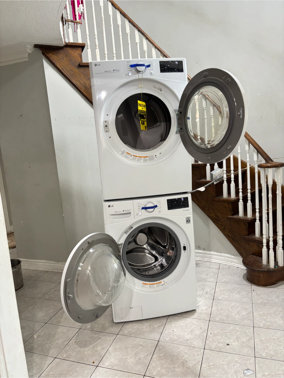 Like NEW 2024 washer dryer with warranty can DELIVER - photo 2