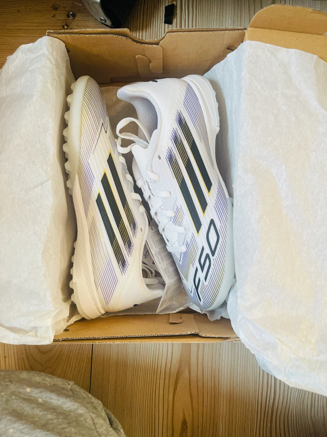 Adidas F50 League TF J Soccer Cleats Size 5 US - photo 5