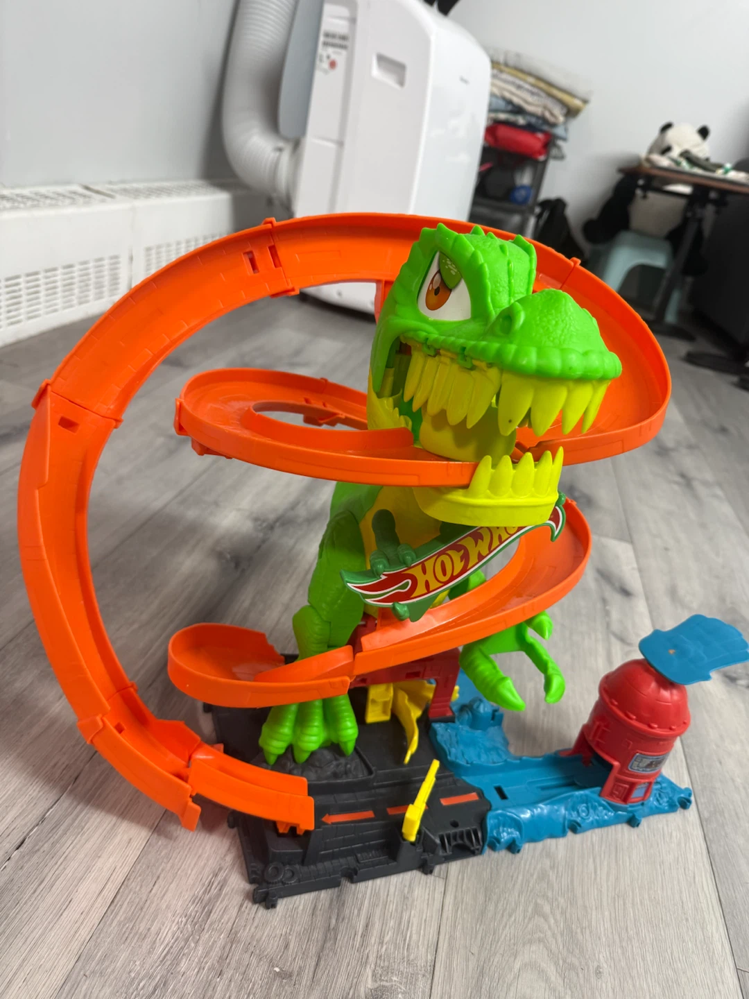Hot Wheels T-Rex Attack playset
