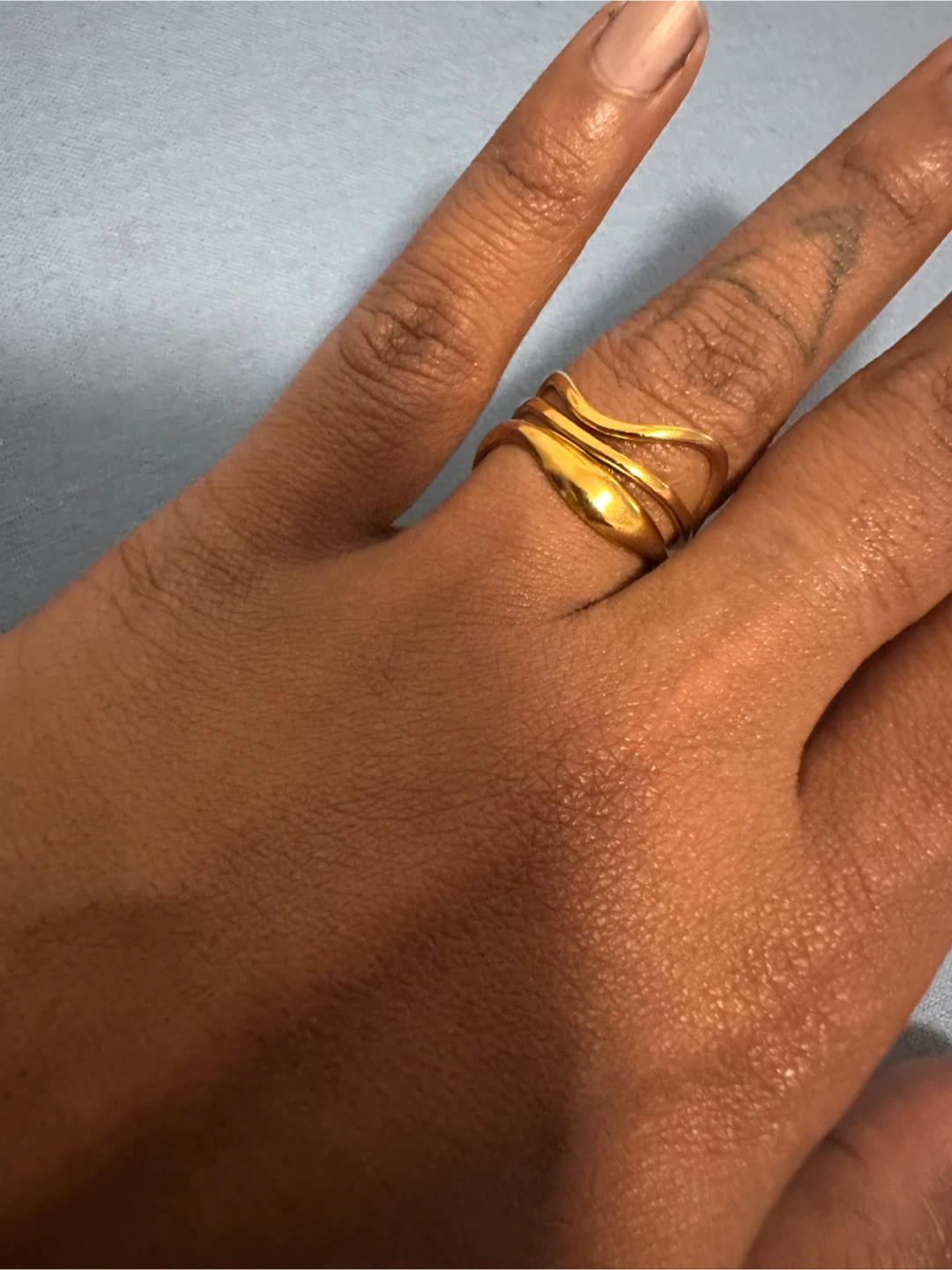 Gold tone wavy ring - photo 2
