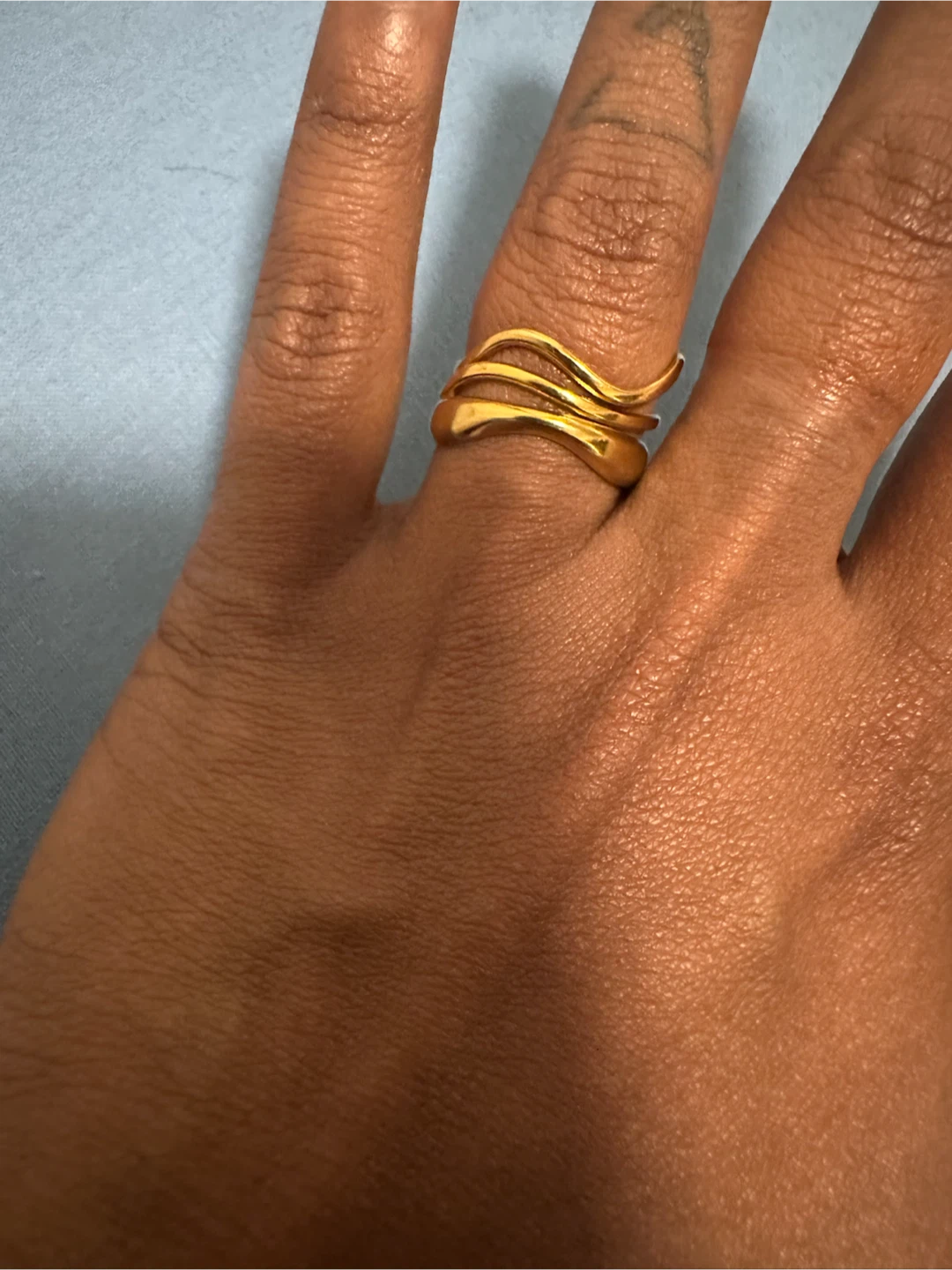 Gold tone wavy ring - photo 3