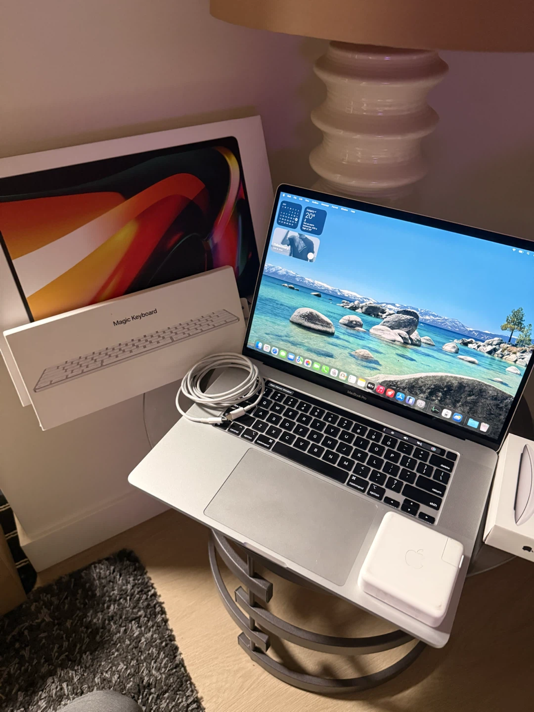 MacBook Pro 16/ Core i9; RAM 64GB ; 1TB SSD / Cycle count 20