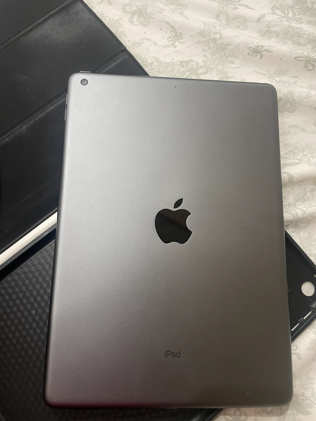 Apple iPad 9th gen with Apple Pencil and Case