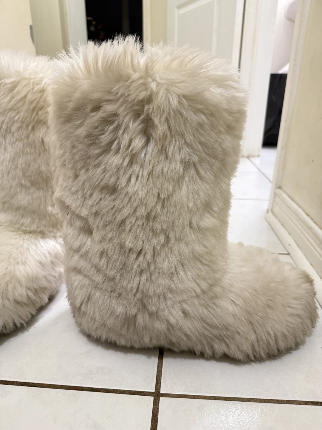 White Faux Fur Boots - photo 4