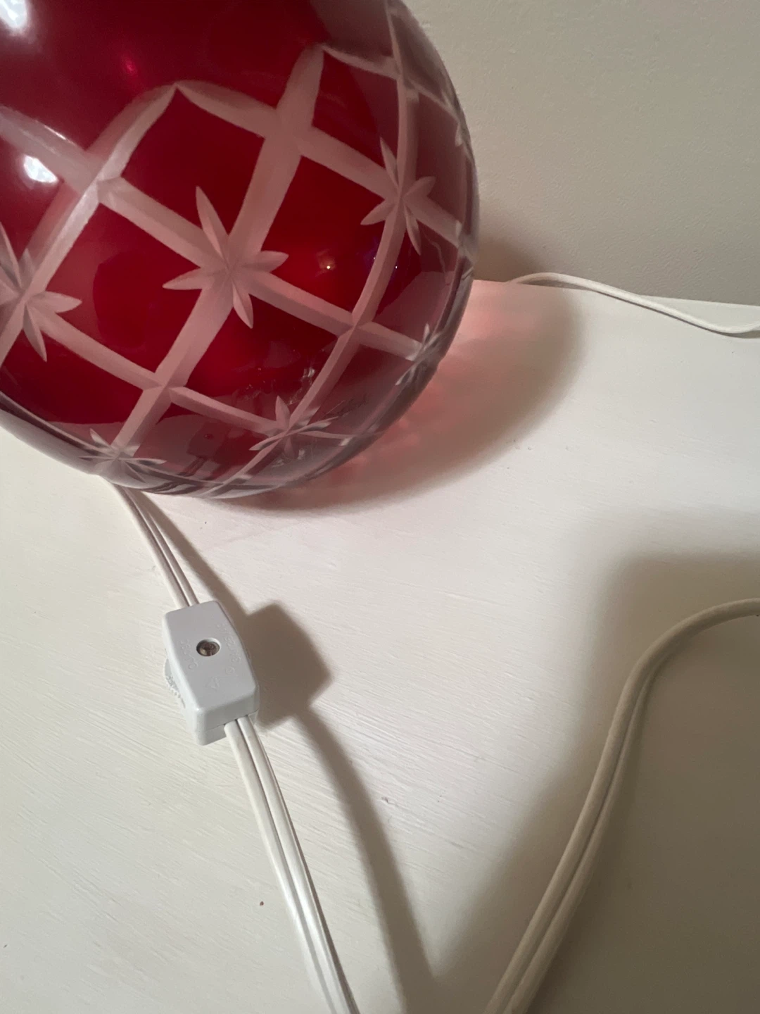 Vintage Cranberry Glass Accent Lamp – Lattice & Starburst - photo 3
