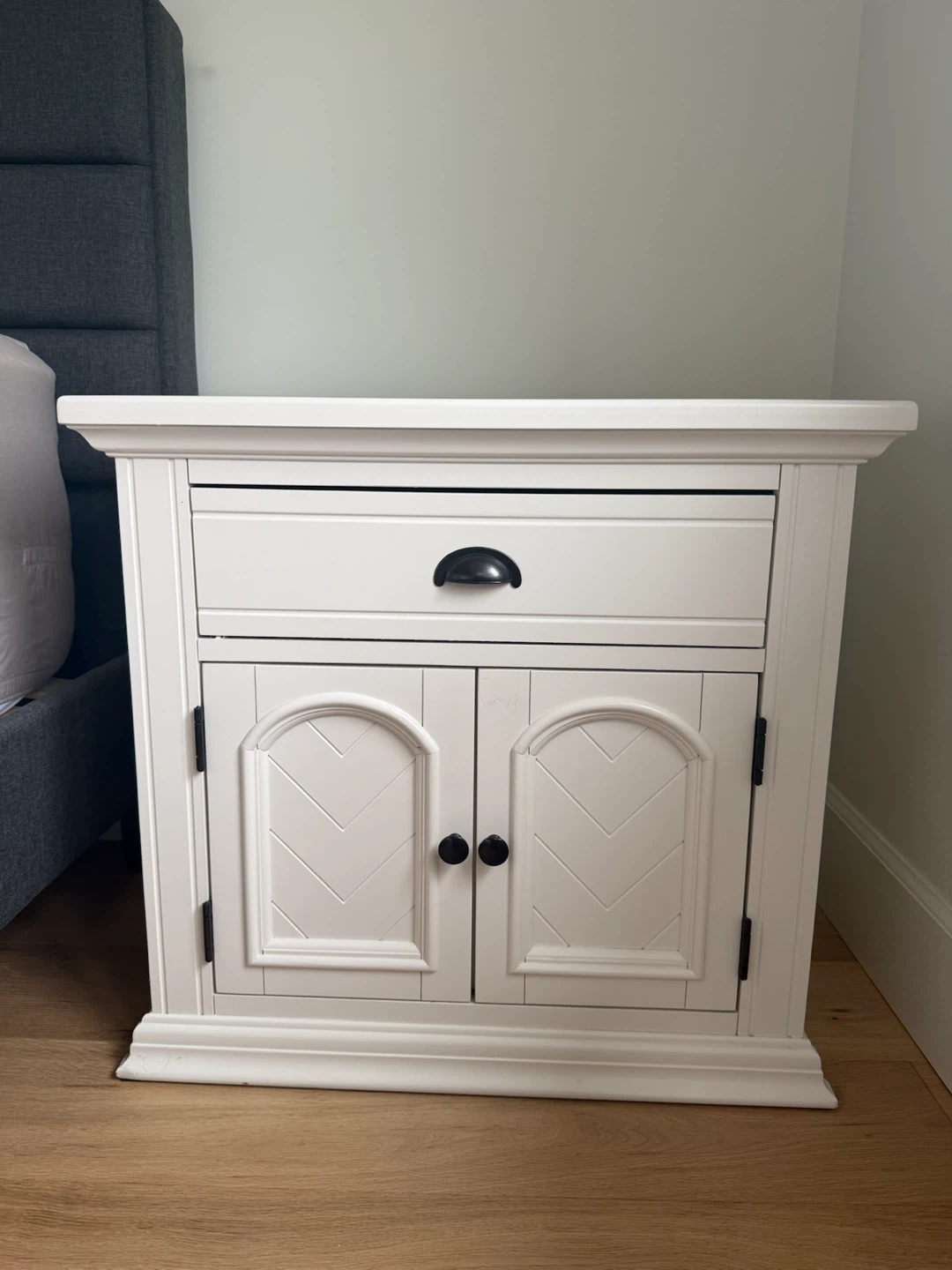 White Nightstand with Drawer and Cabinet (set of 2)