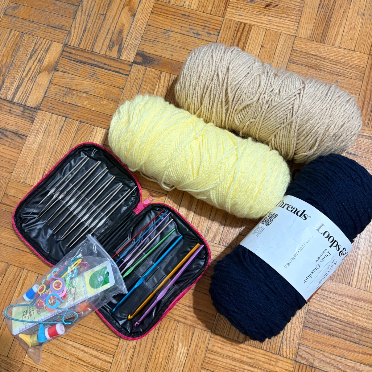 Loops & Threads Crochet Hook Set with Yarn