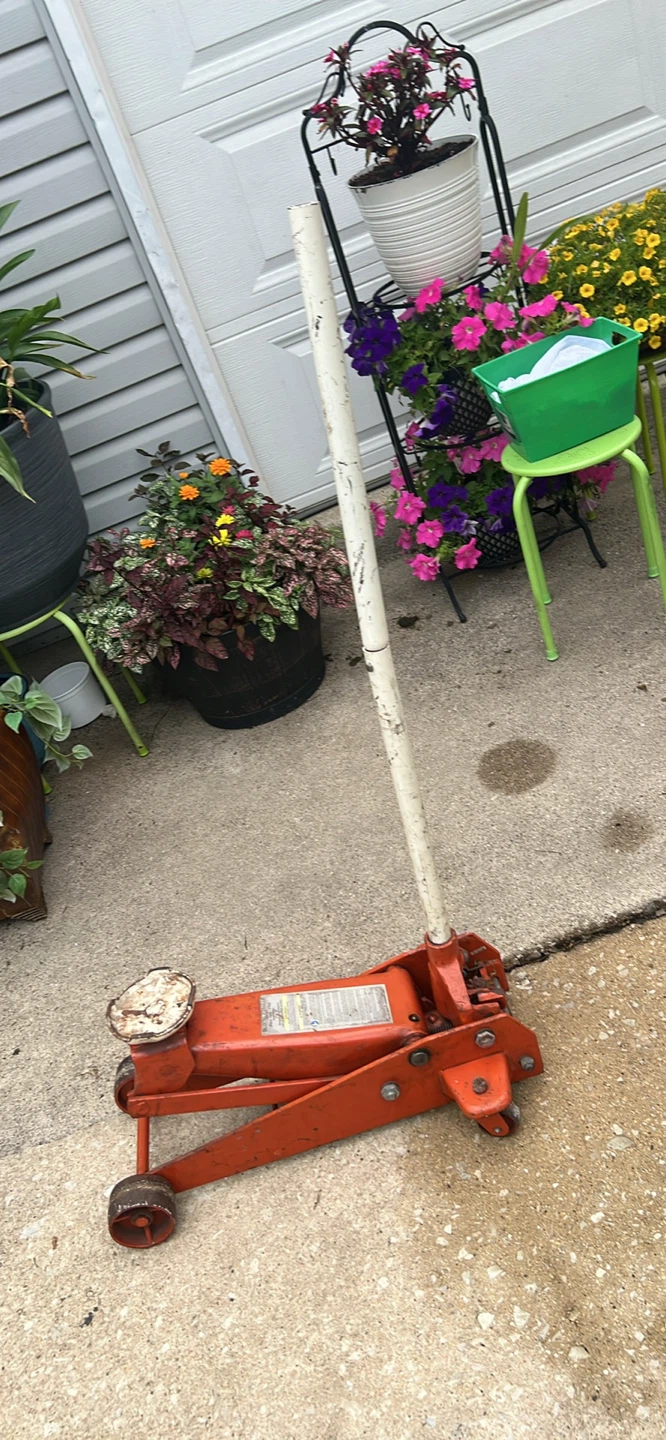 Central Hydraulics Floor Jack - 3 Ton - photo 2