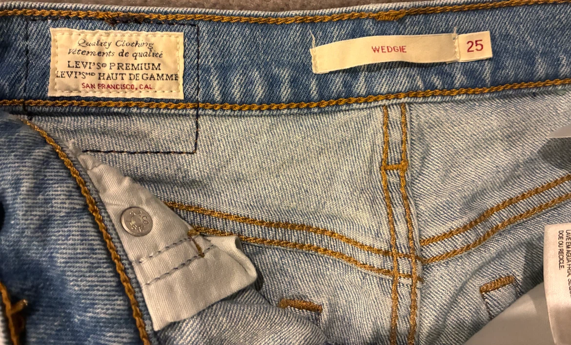 Levi's women's Wedgie jeans - size 25 - photo 4