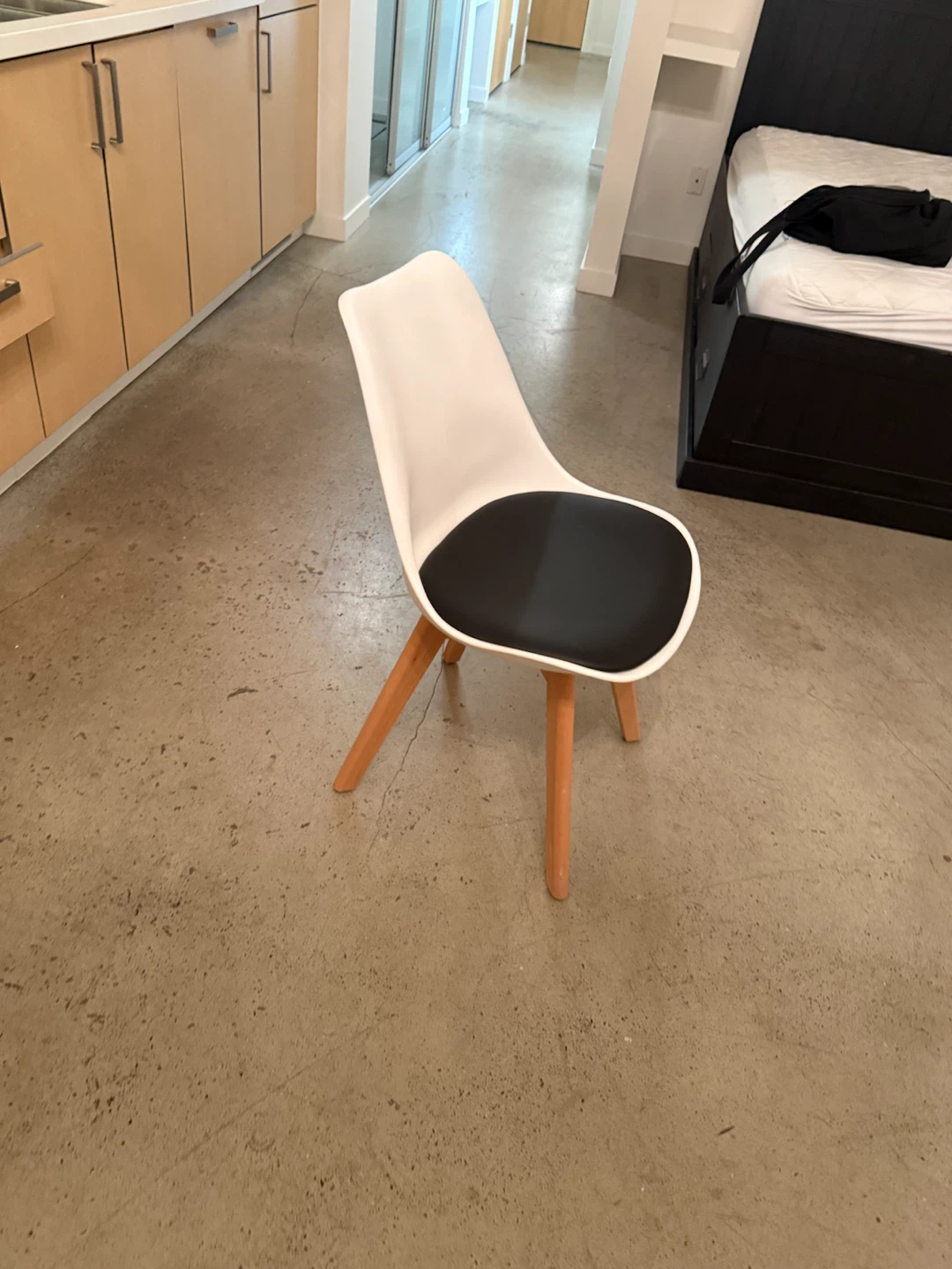 Folding table and two chairs - photo 4