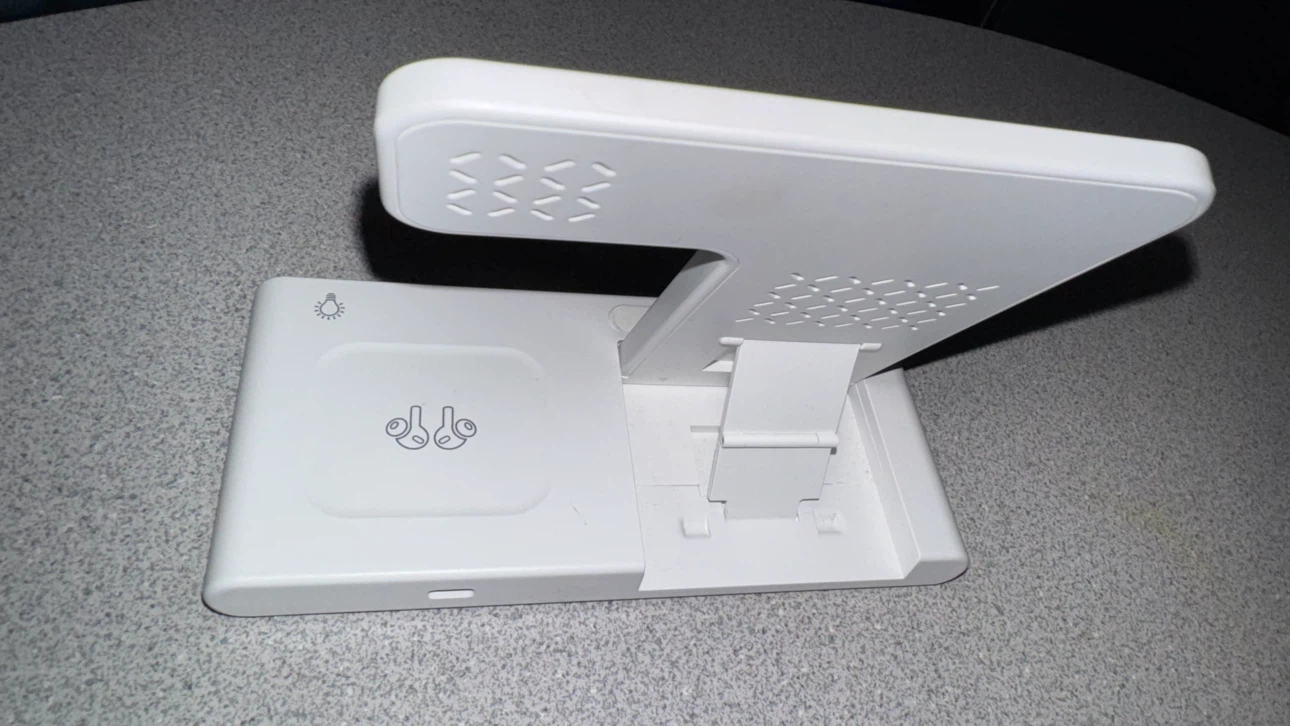 White 3-in-1 Wireless Charging Station - photo 2