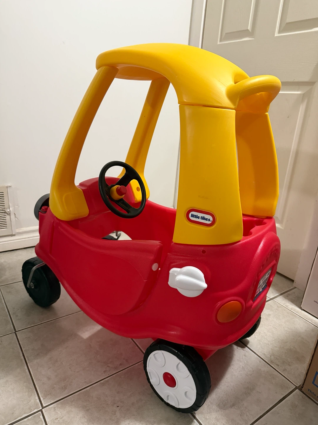 Little Tikes Cozy Coupe Ride-On Toy