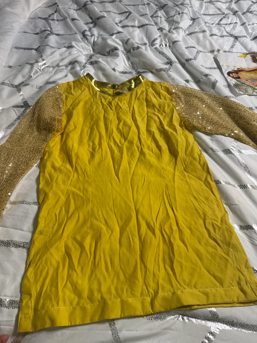 Yellow Saree with Gold Sequin Blouse - photo 3