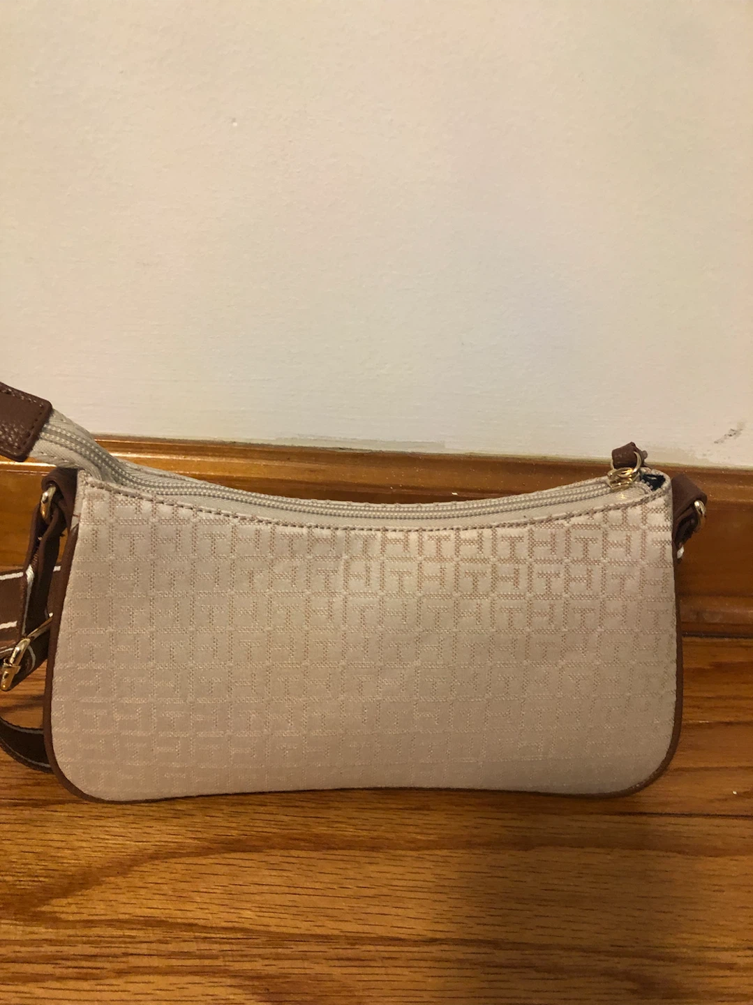 Tommy Hilfiger Monogram Shoulder Bag - photo 2